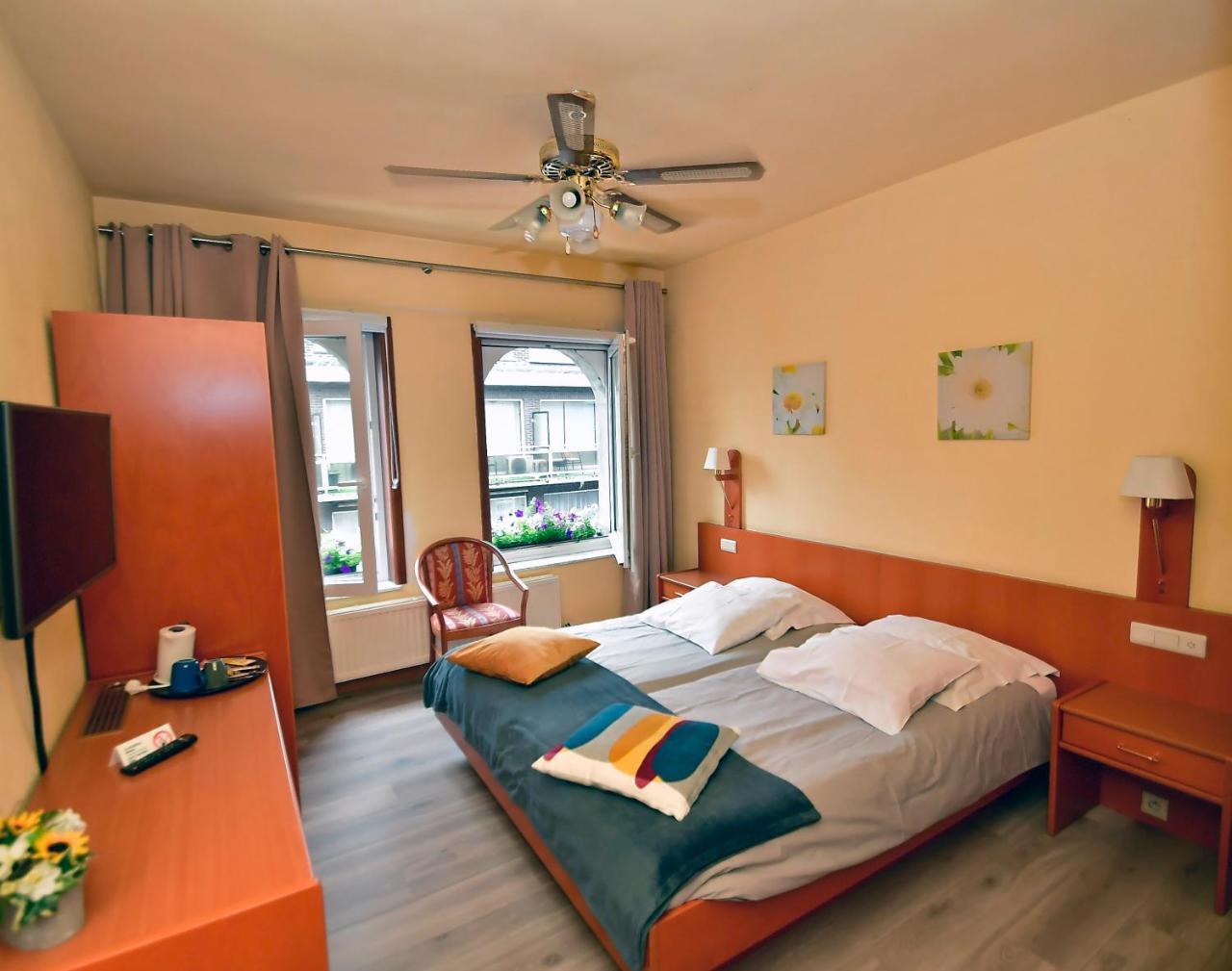 Hotel 'T Hert Genk Exteriör bild